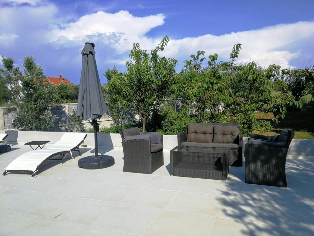 Villa Flora Maris Apartments Privlaka  Kültér fotó