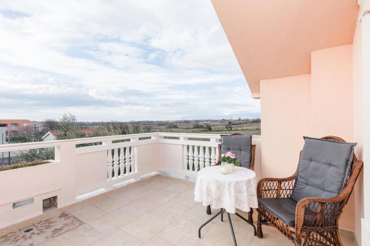 Villa Flora Maris Apartments Privlaka  Kültér fotó