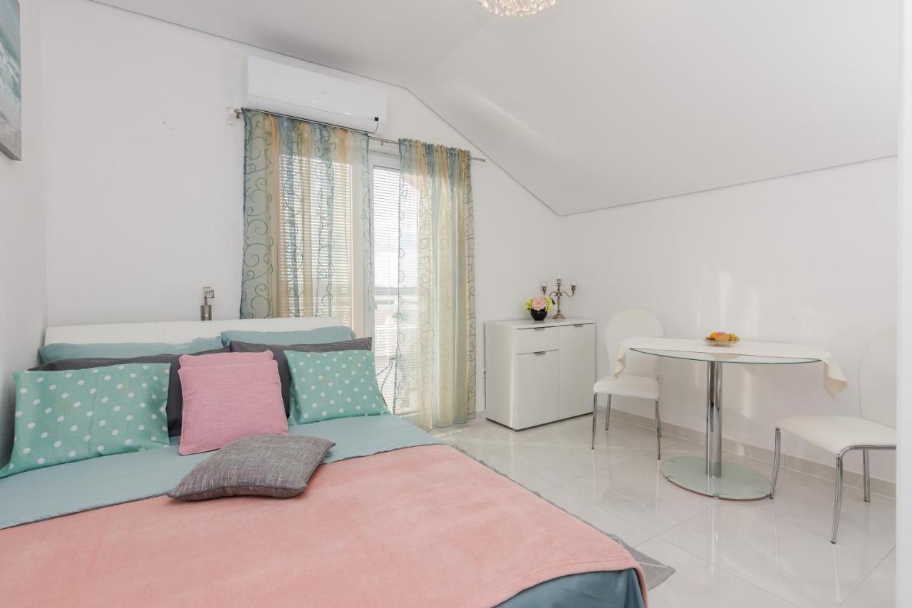 Villa Flora Maris Apartments Privlaka  Kültér fotó
