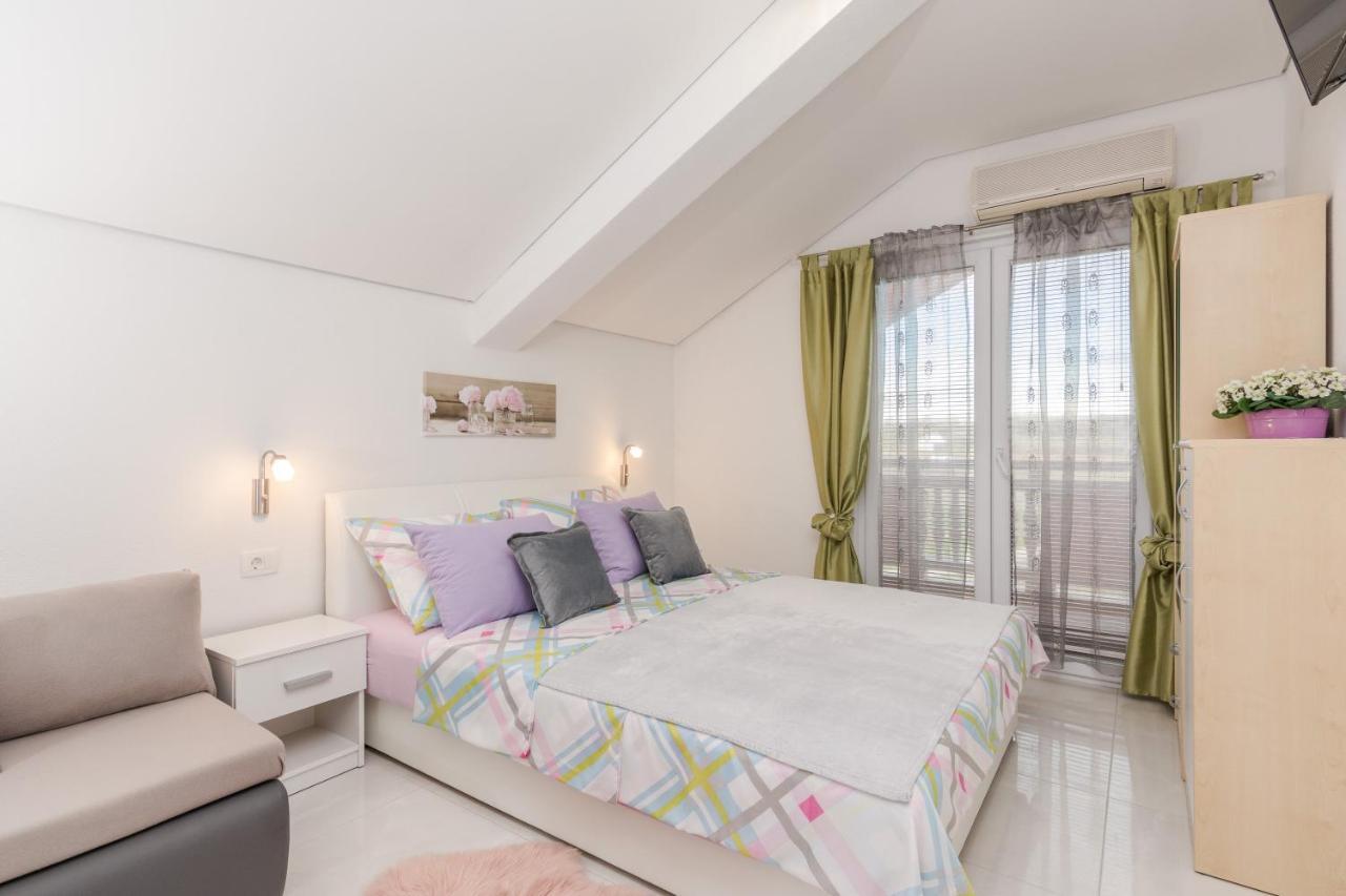 Villa Flora Maris Apartments Privlaka  Kültér fotó