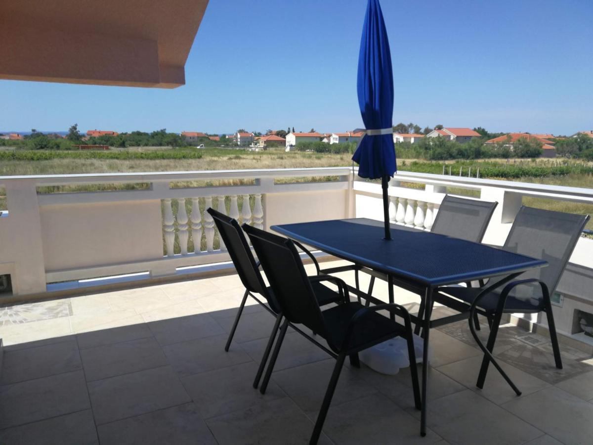 Villa Flora Maris Apartments Privlaka  Kültér fotó