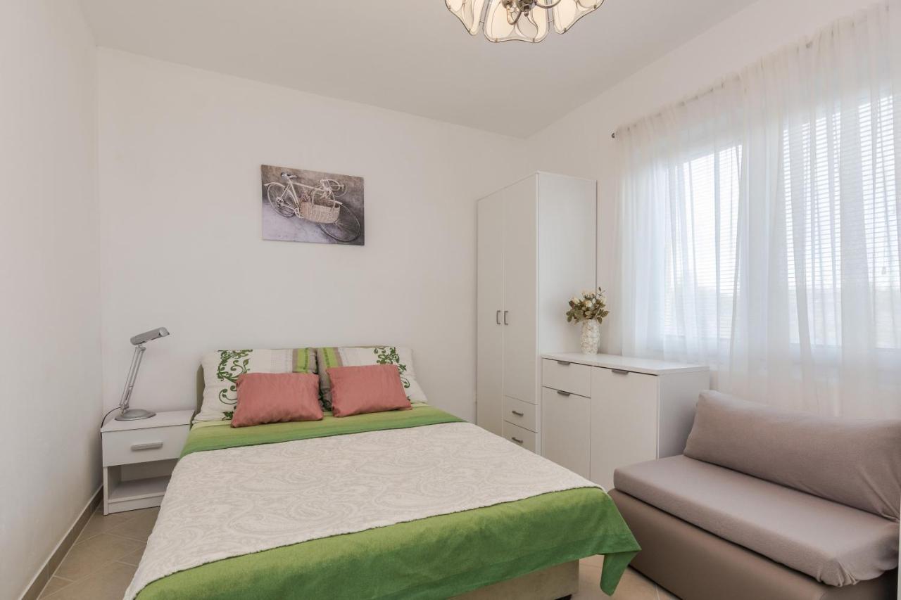 Villa Flora Maris Apartments Privlaka  Kültér fotó