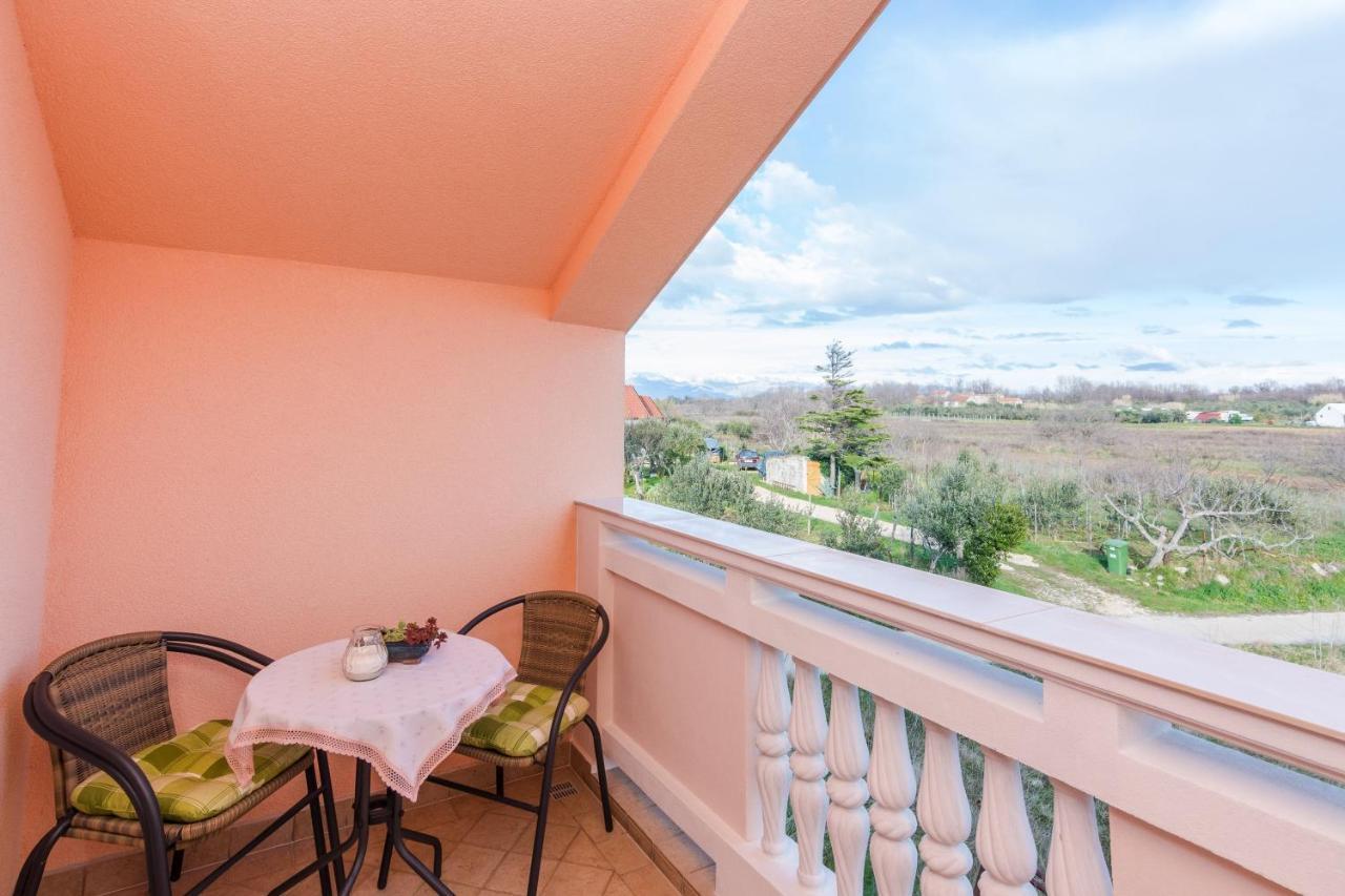 Villa Flora Maris Apartments Privlaka  Kültér fotó