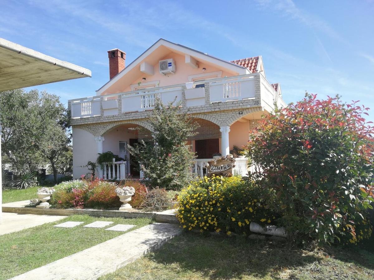 Villa Flora Maris Apartments Privlaka  Kültér fotó