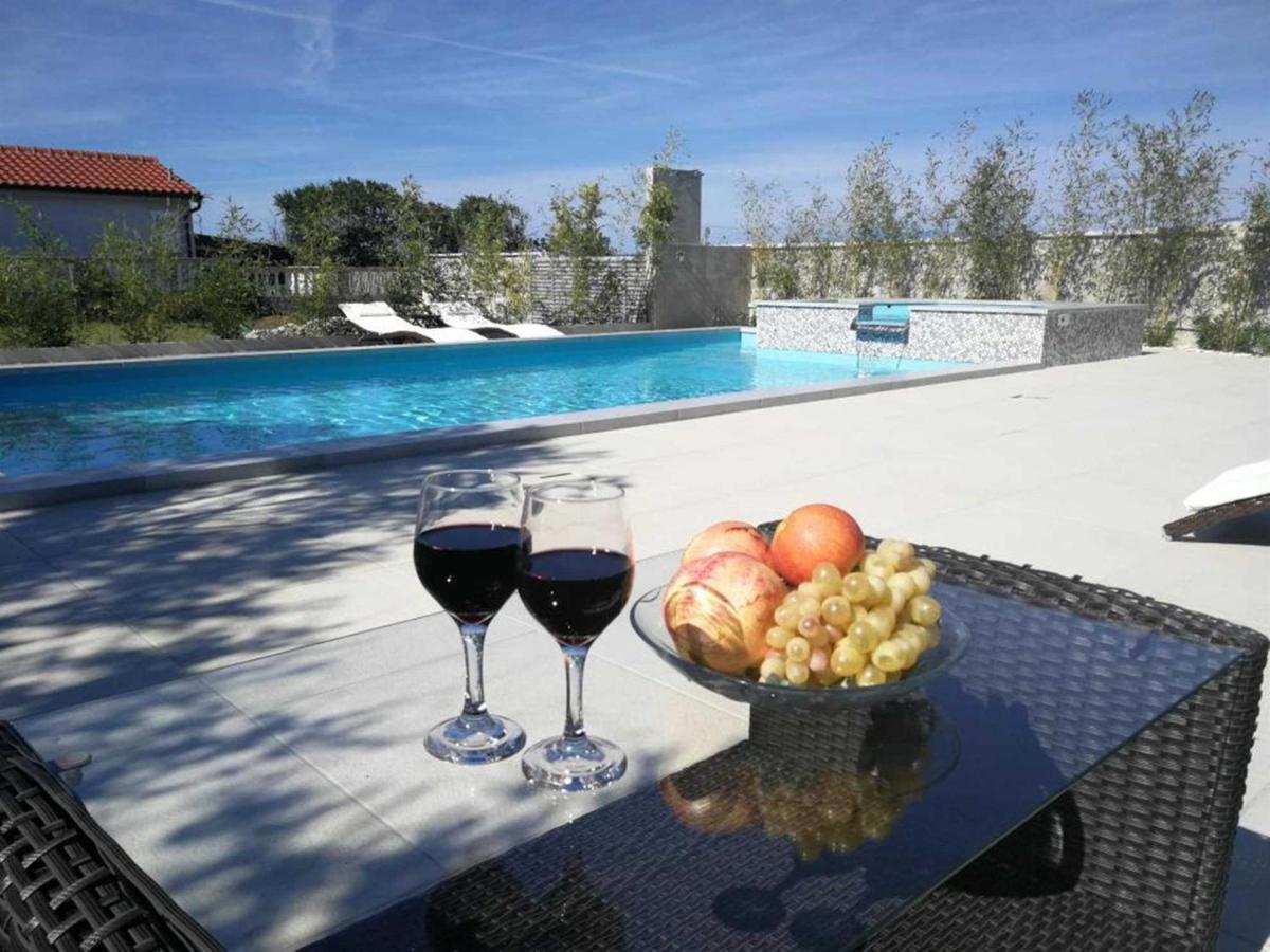 Villa Flora Maris Apartments Privlaka  Kültér fotó