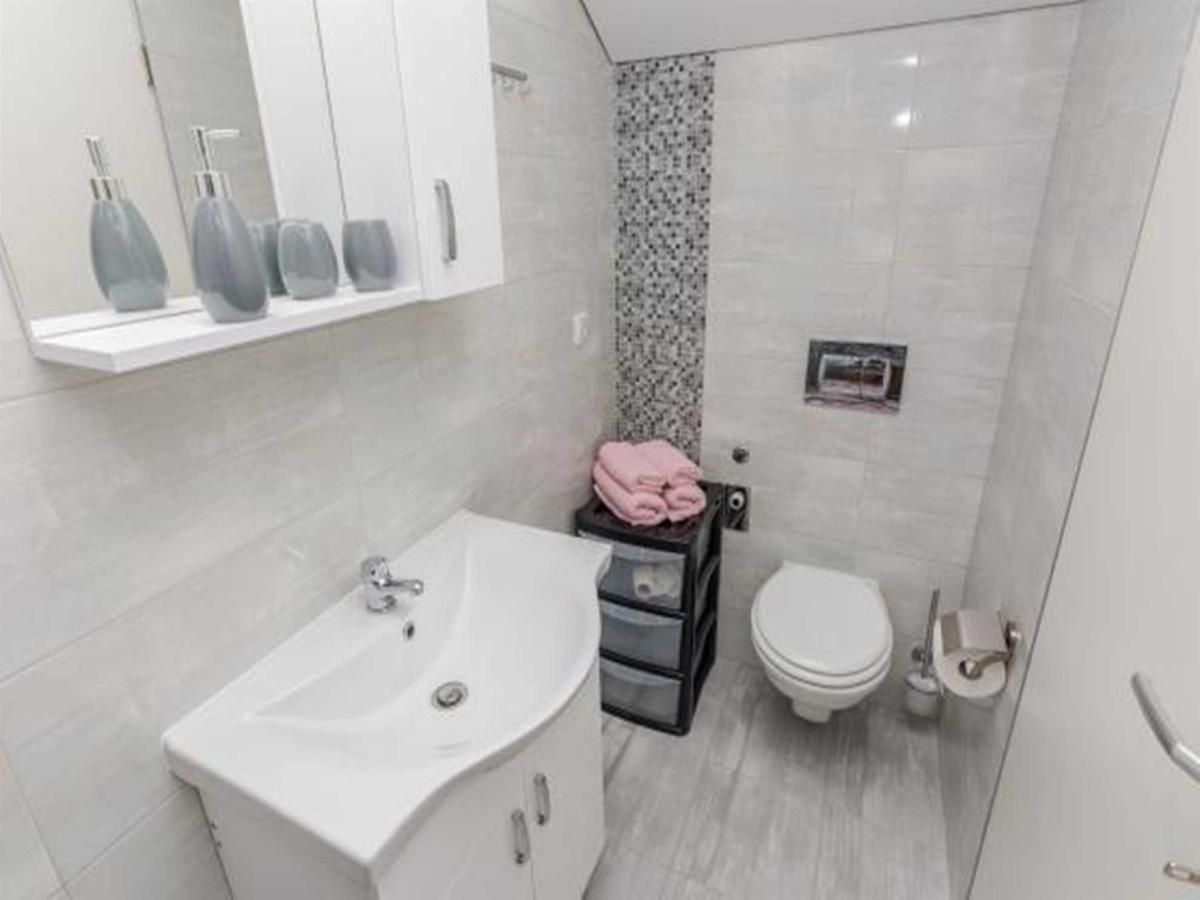 Villa Flora Maris Apartments Privlaka  Kültér fotó