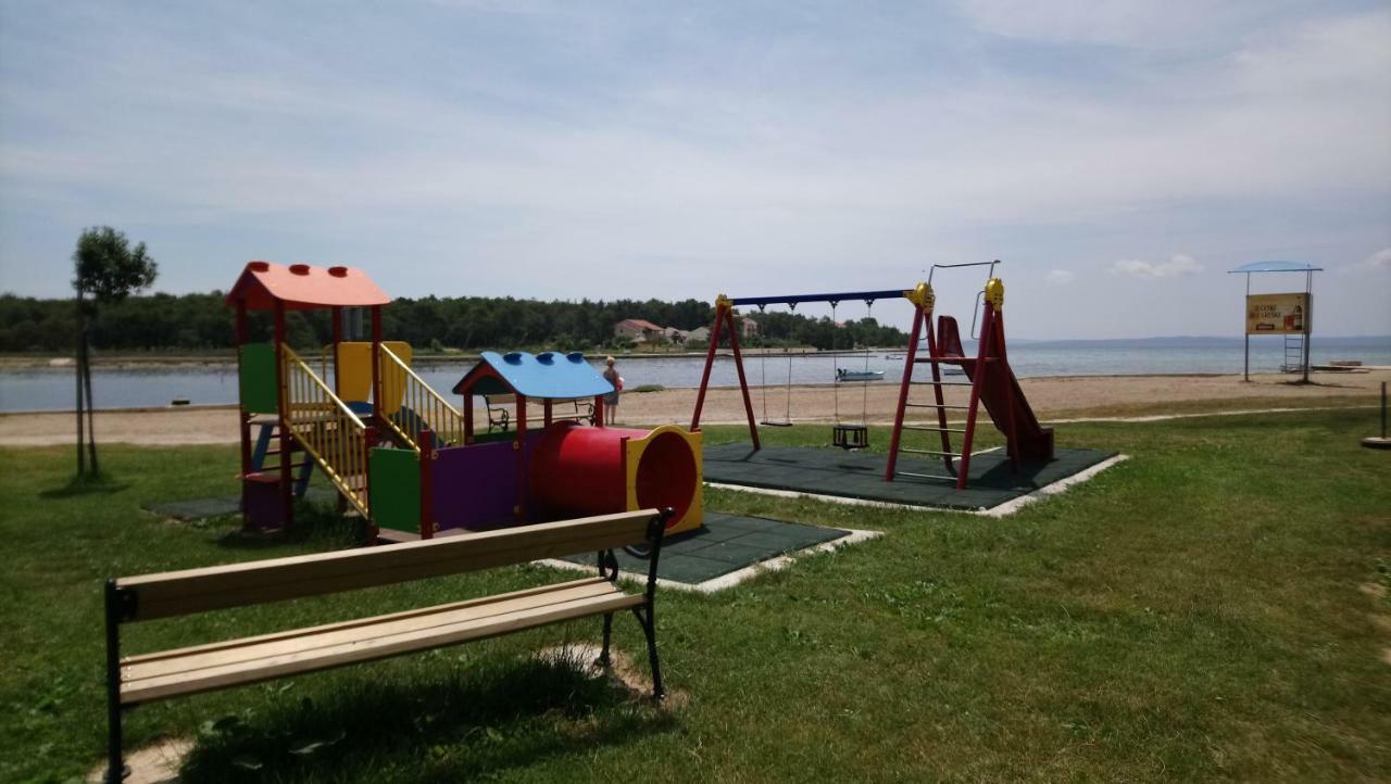 Villa Flora Maris Apartments Privlaka  Kültér fotó