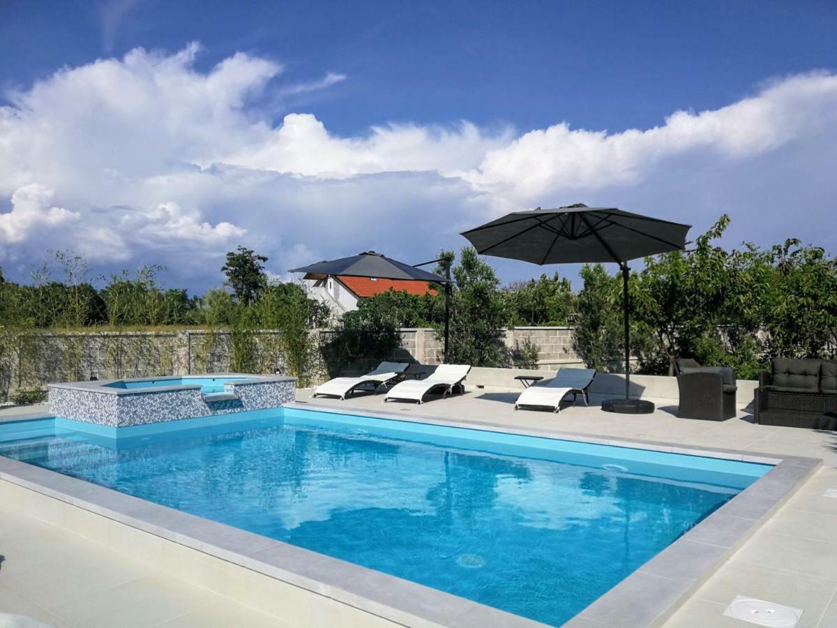 Villa Flora Maris Apartments Privlaka  Kültér fotó